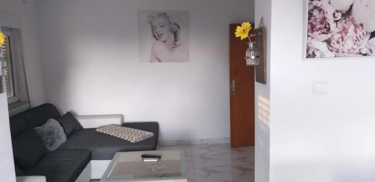 Holiday home Apartman Zvoncica Vrsi