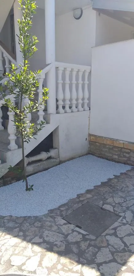 Apartman Zvoncica Vrsi Сasa de vacaciones